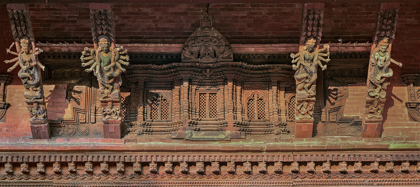 Pasukha jhya (five-bay window)